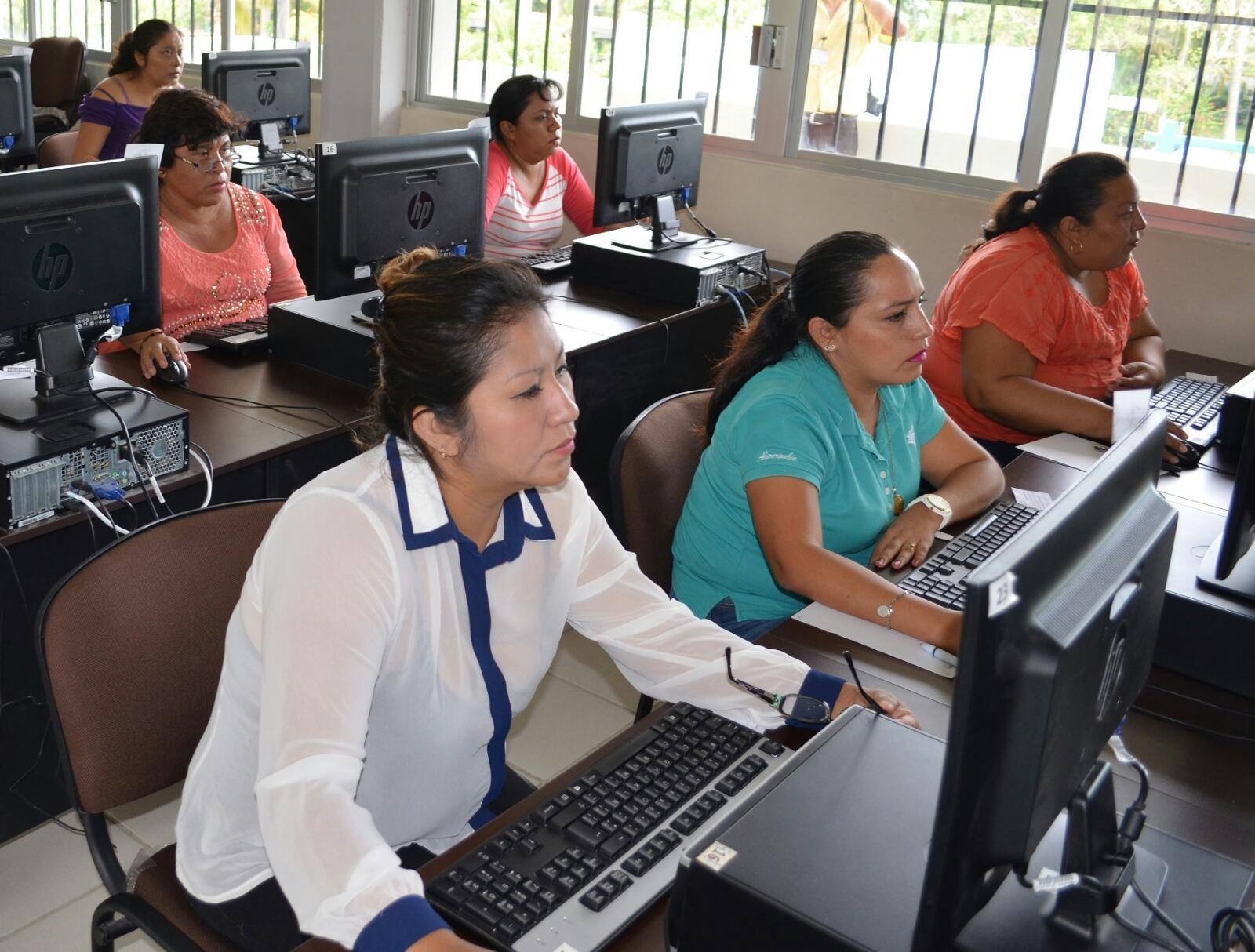 Hay más de 70 maestros implicados en la red de profesores que hicieron trampa