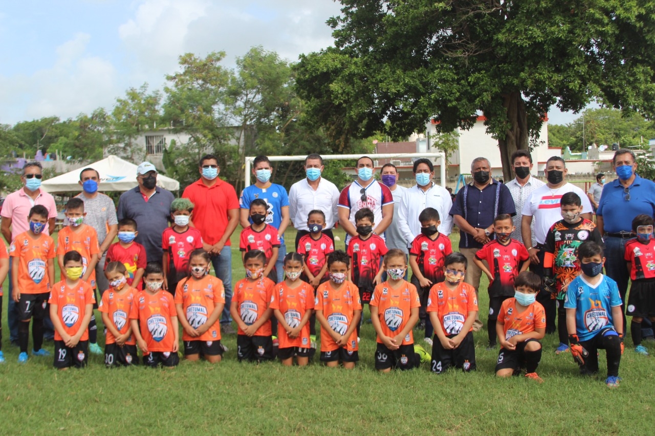 El campo fue inaugurado con un encuentro de los equipos de la categoría Hormiguita, Tigrillos y Club Atlético Chetumal