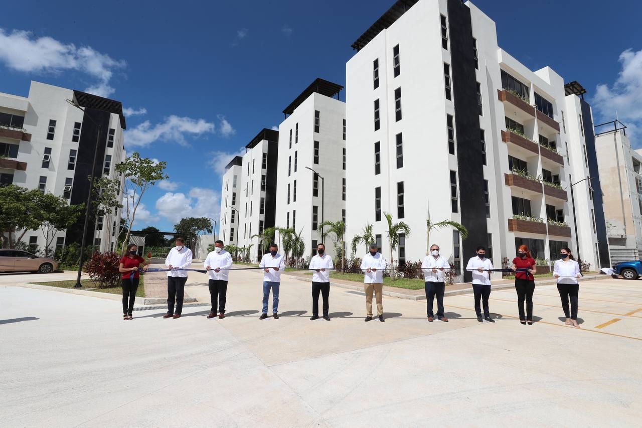 Mauricio Vila Dosal inaugura U•Tara Towers, lujosos condominios al Norte de Mérida