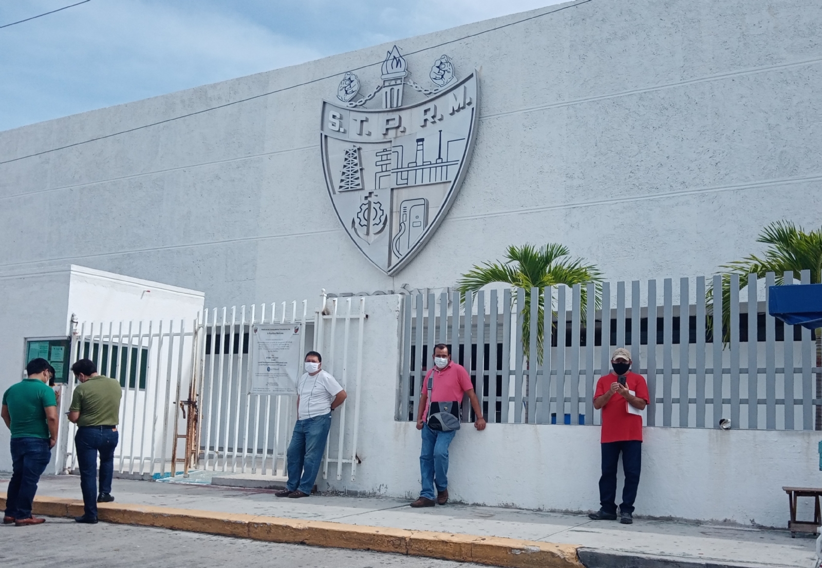 Trabajadores petroleros de Ciudad del Carmen acusan de fraudes y abusos a líderes sindicales