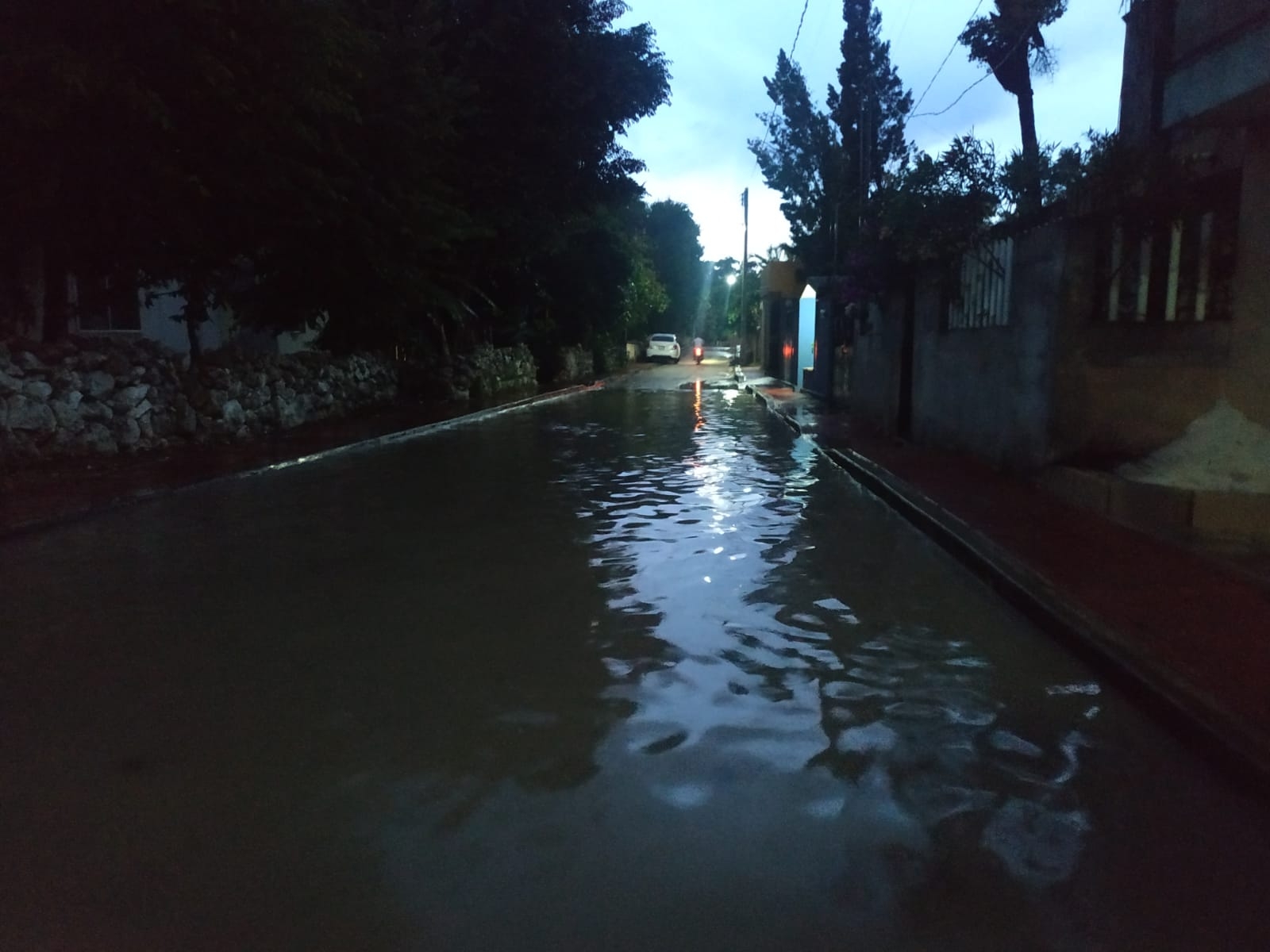 Tras fuertes lluvias, habitantes de Valladolid se quedan cuatro horas sin luz