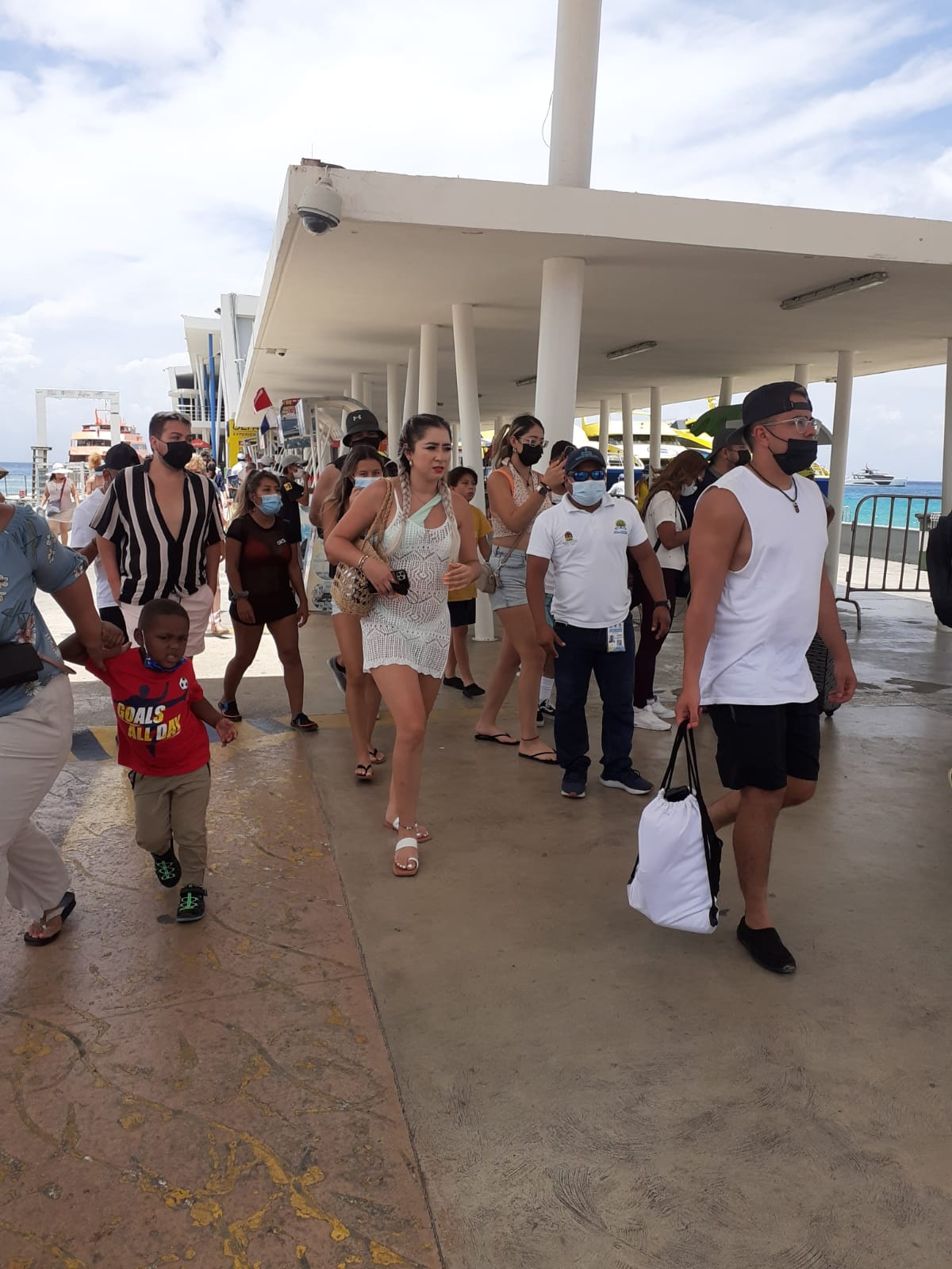 El argumento que presentan lo agentes preventivos es que no quieren afectar la estancia del turista en Cozumel