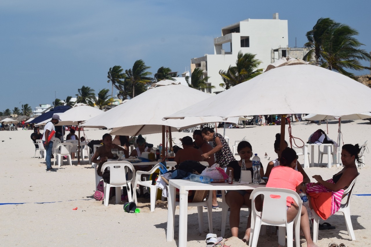 Los restauranteros temen por sus clientes que puedan adquirir un problema gastrointestinal al ingerir sus productos