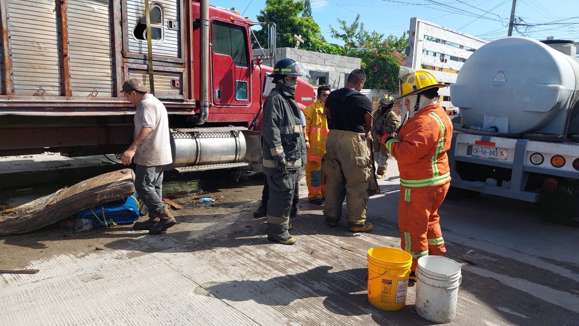 El propietario del camión no presentó una denuncia por lo que la Policía Estatal se retiró del lugar