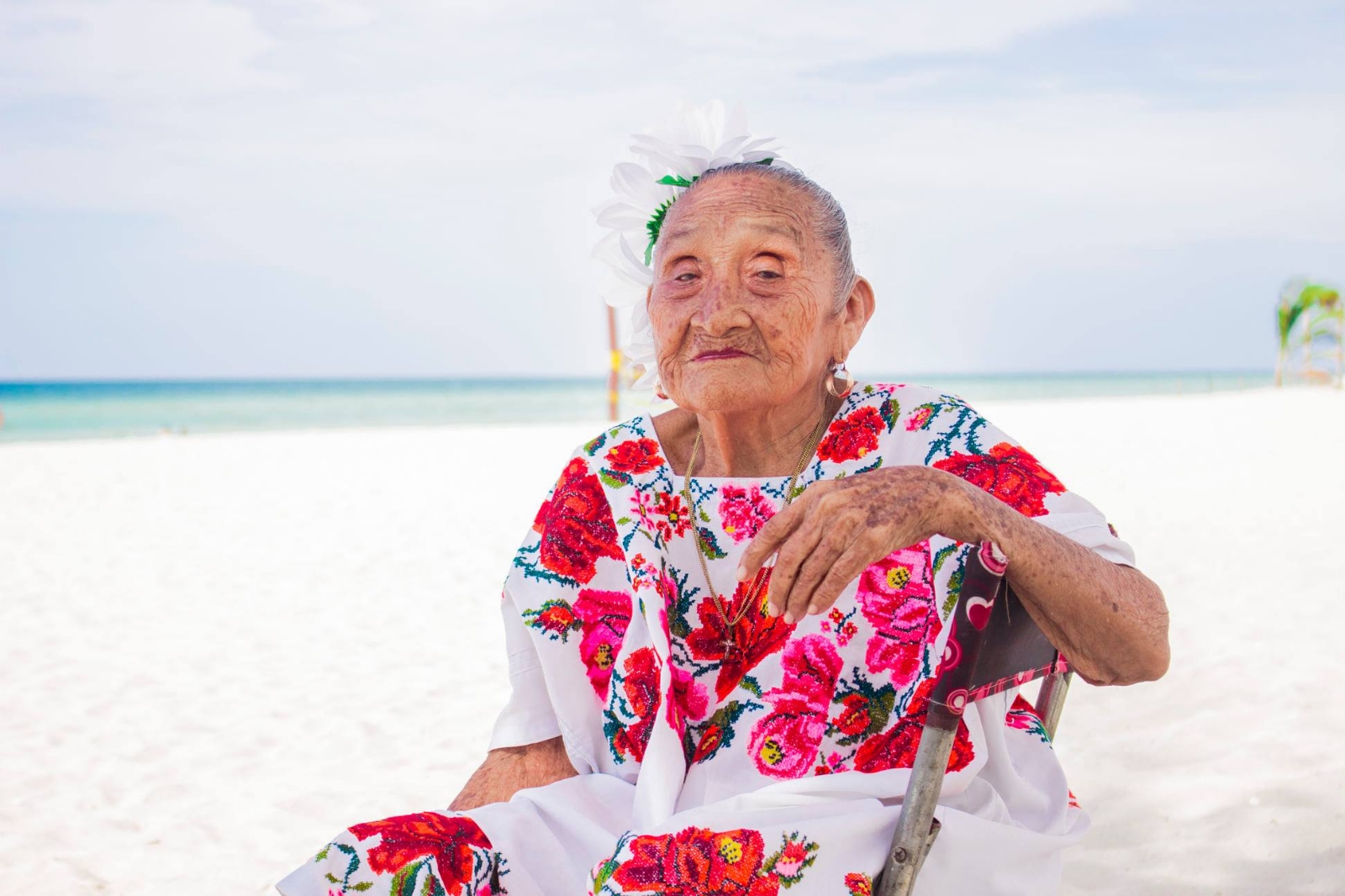 Abuelita de Akil celebra sus 102 años con sesión de fotos en Progreso, Yucatán