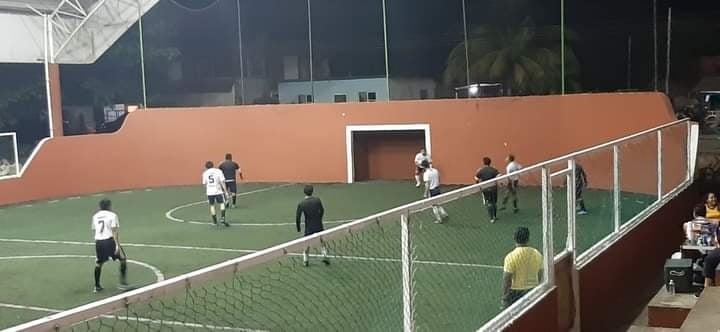 La cancha de futbol rápido esta ubicada a un costado de la calle Emiliano Zapata en Lázaro Cárdenas