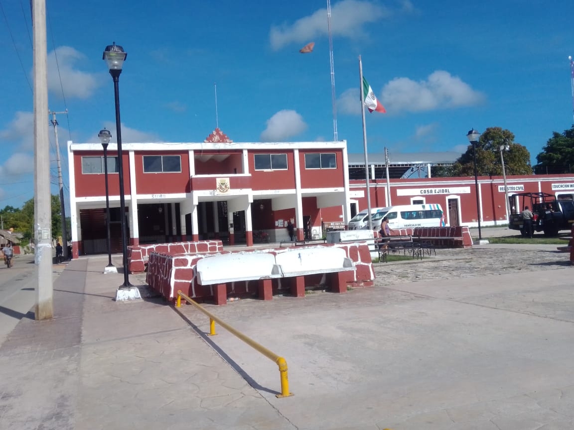 Sin alumbrado público, vandalizan Palacio Municipal de Suma de Hidalgo, Yucatán