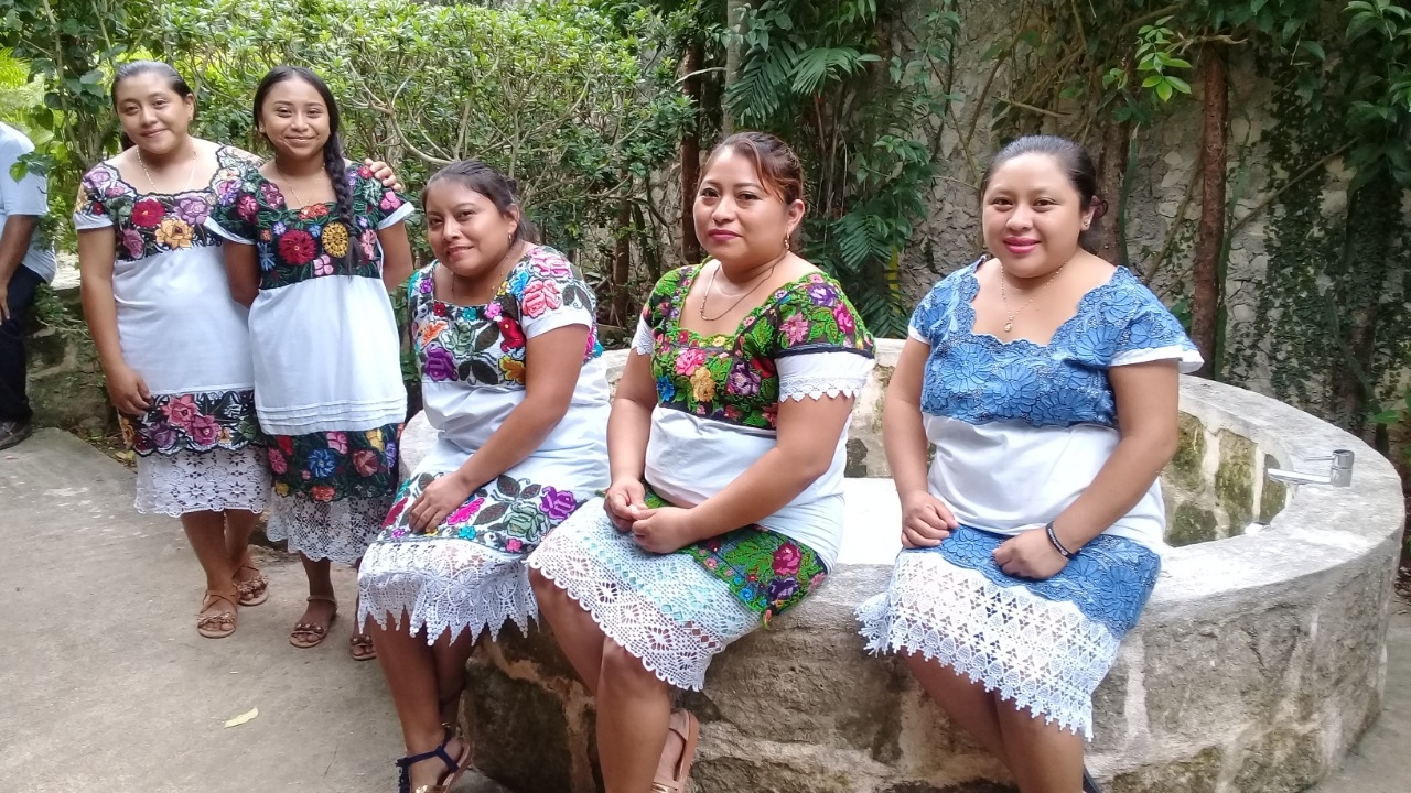 Mujeres mayas aprenden sobre manejo sostenible de abejas meliponas en Quintana Roo