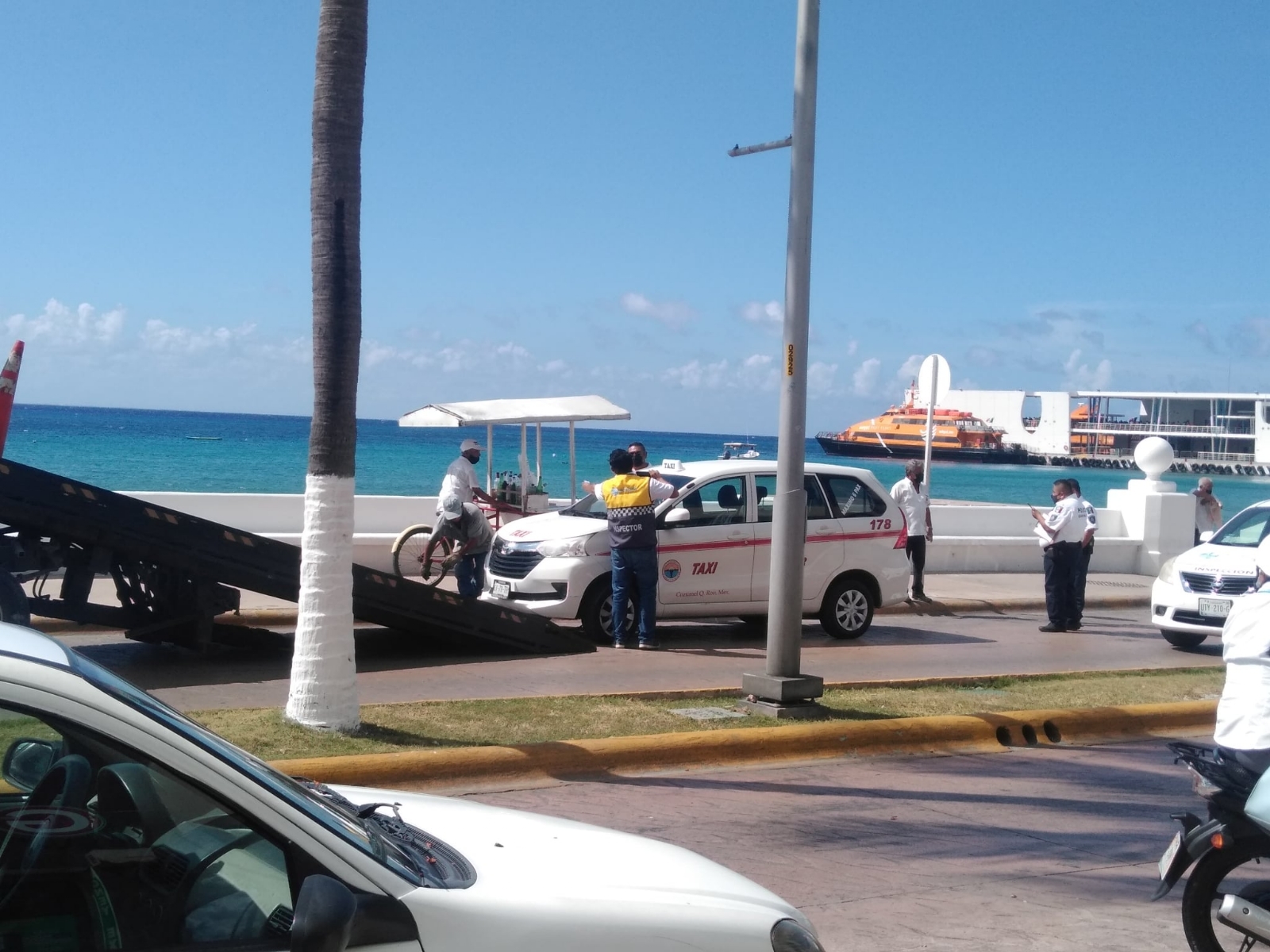 Sindicato de taxistas en Cozumel exige a trabajadores pagar cuota por fallecimiento