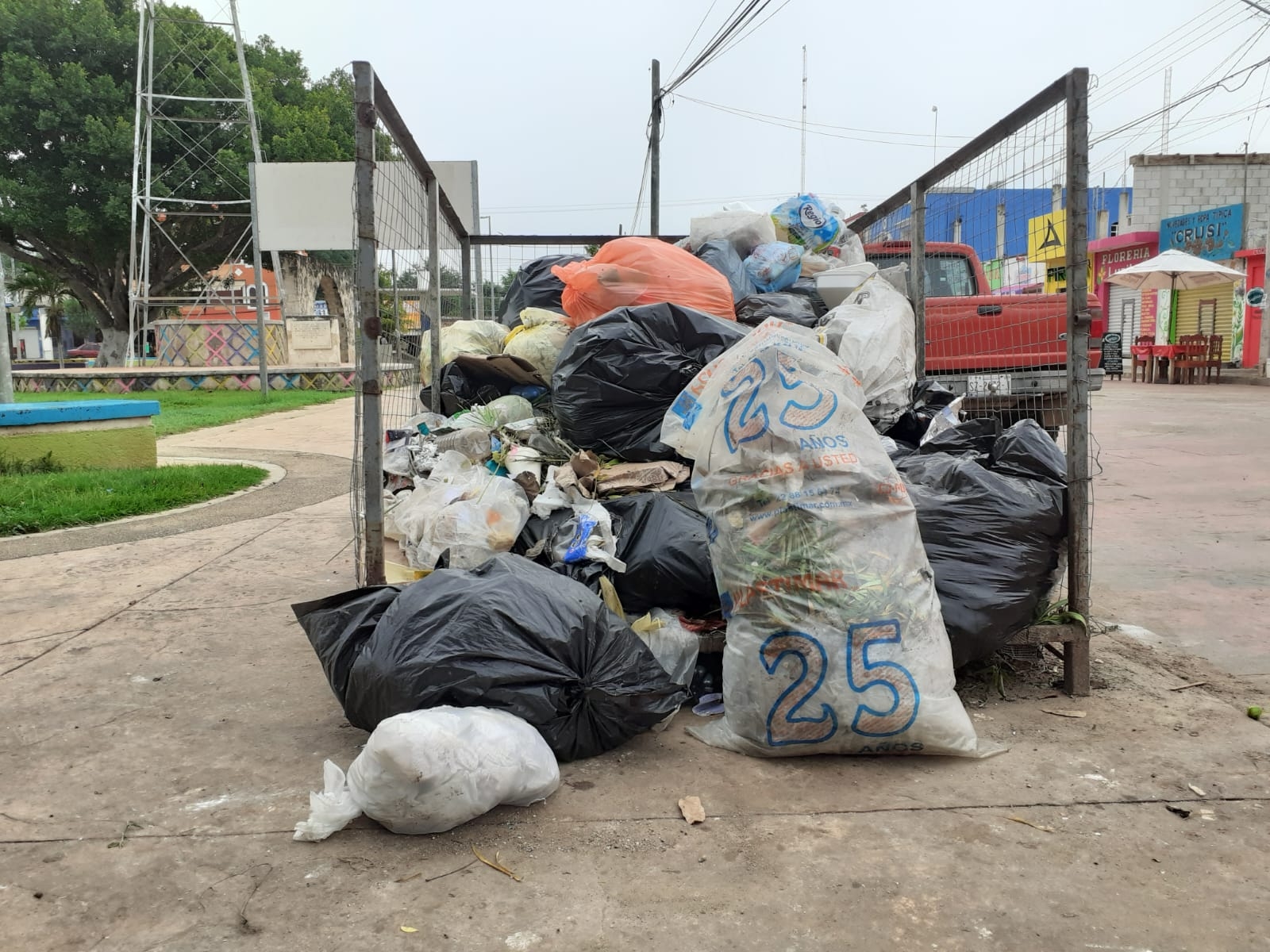 El paro de los trabajadores se vio reflejado ya desde la mañana en el municipio