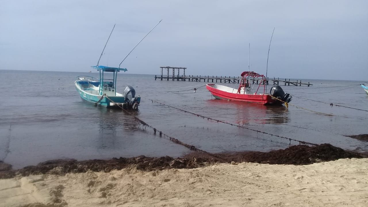 Pescadores de Xaman-Há aseguran embarcaciones ante llegada del Huracán Grace