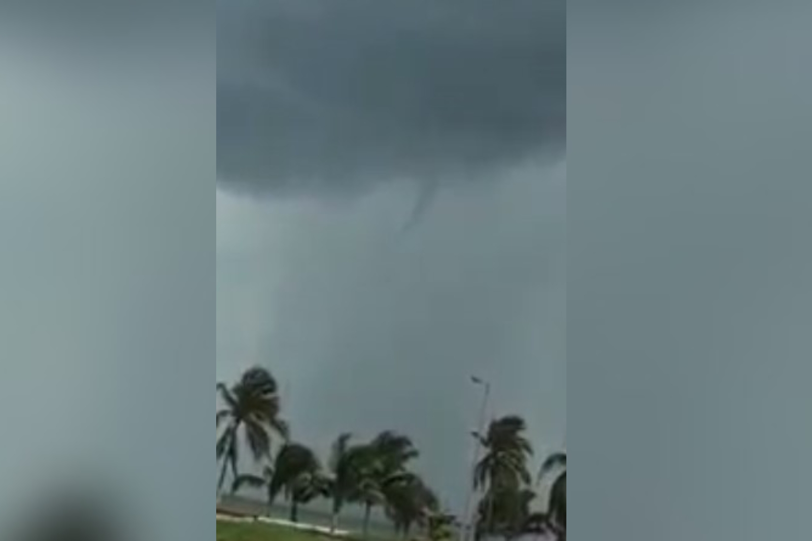 Huracán Grace provoca trombas marinas en Chetumal: VIDEO