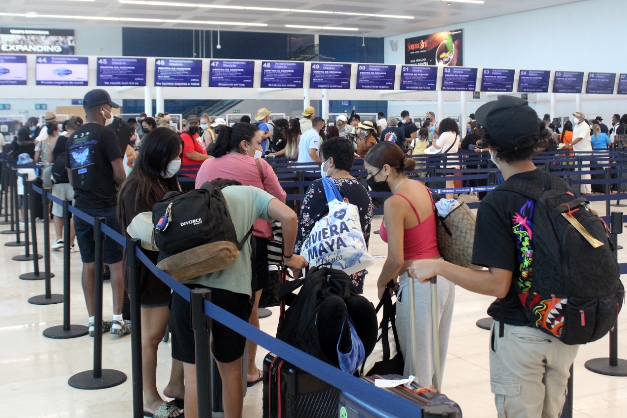 Aterriza primer vuelo al aeropuerto de Cancún tras el paso de la Tormenta Tropical Grace