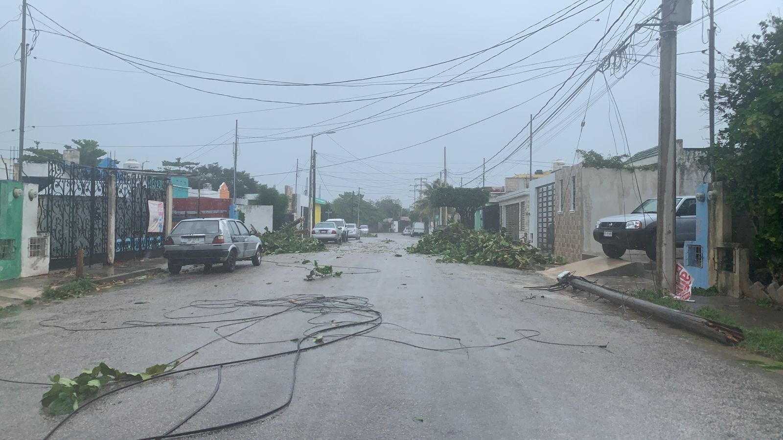 Vientos rompes cables de energía en la comisaría de San José Dzal