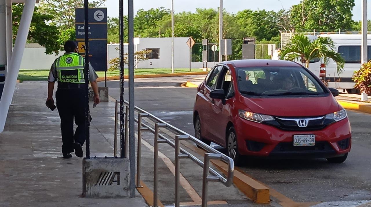 Guardia Nacional amonesta verbalmente a conductores en el aeropuerto de Campeche