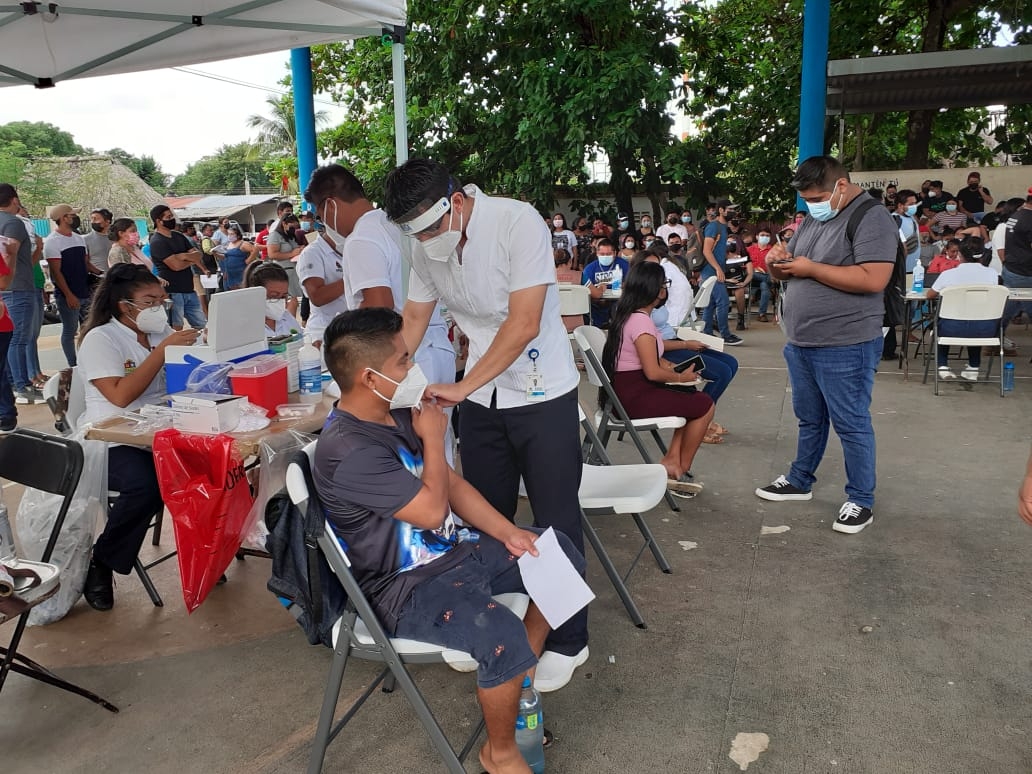 Inicia vacunación anticovid para jóvenes de 18 a 29 años en José María Morelos