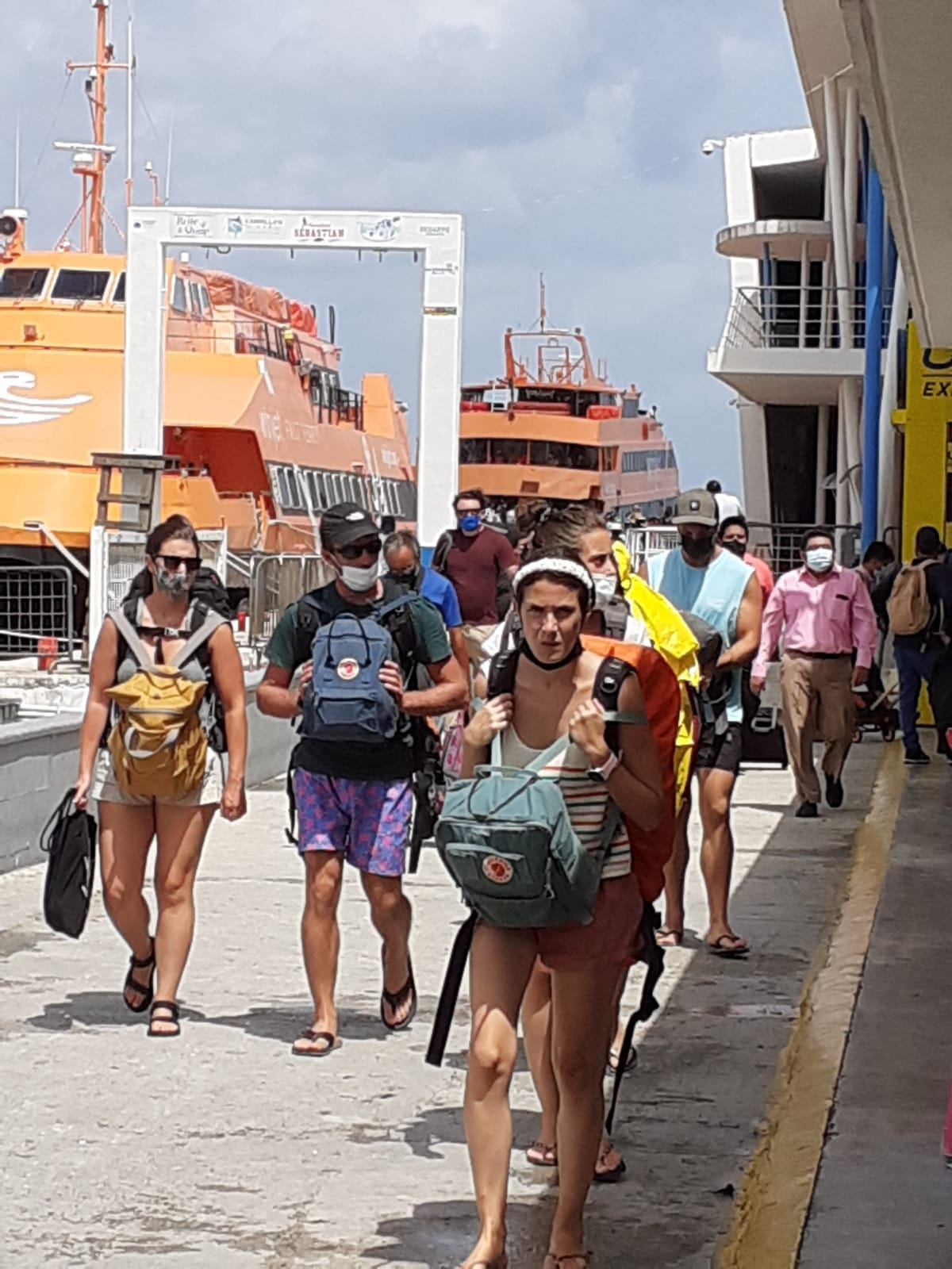 Turistas nacionales y extranjeros abarrotan Puerto Marítimo de Cozumel: FOTO