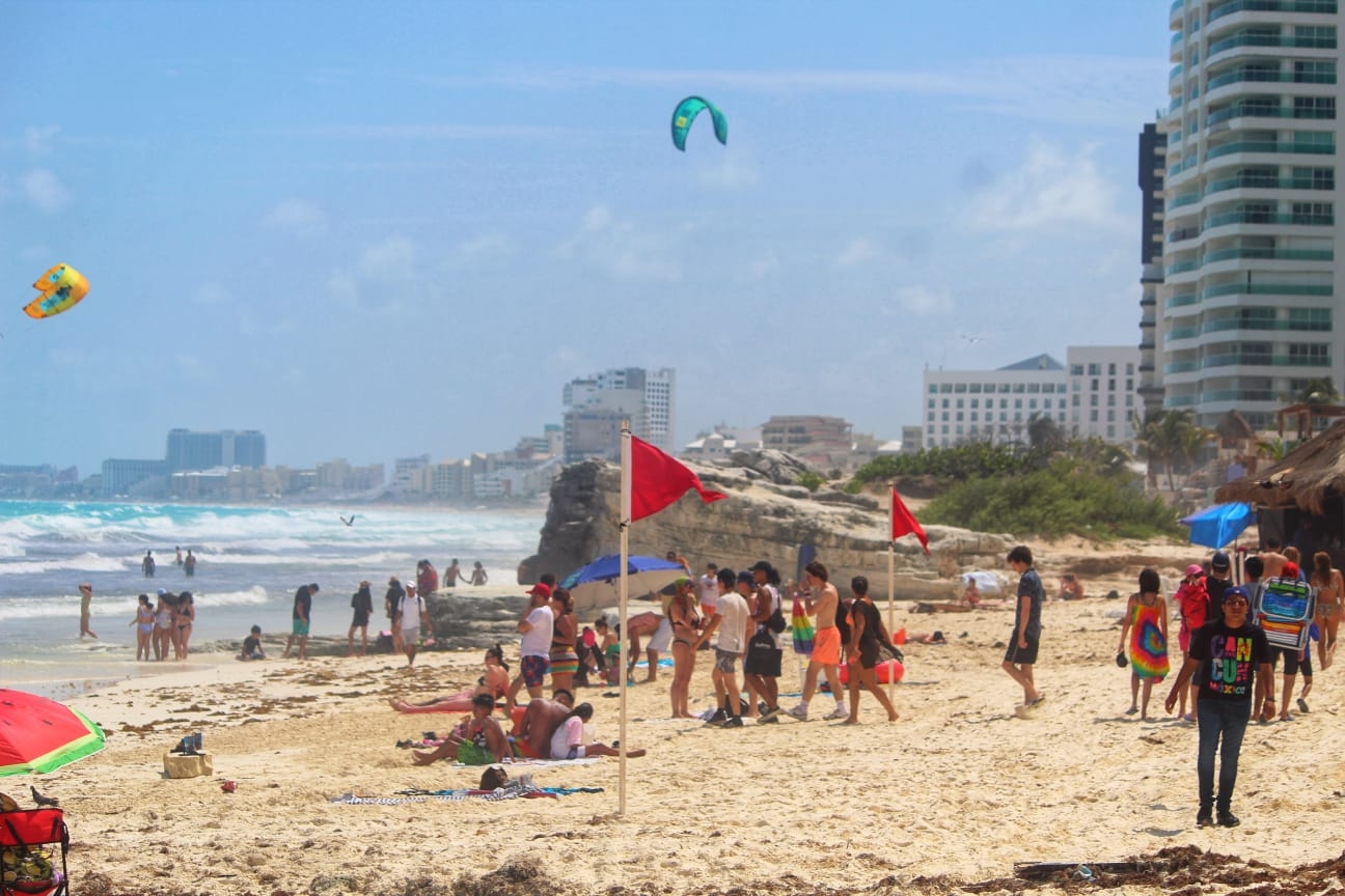 Playa del Carmen tiene una ligera afectación con cinco arenales con un nivel moderado