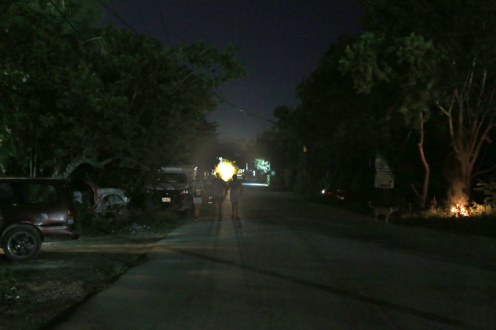 Vecinos de la colonia Avante de Cancún, sin luz desde hace 30 horas