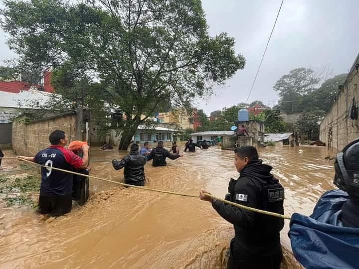 Muere niña de siete años en un deslave en Xalapa, Veracruz, ocasionado por Grace