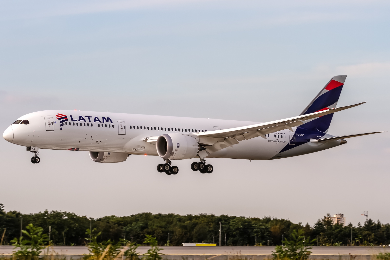 LATAM Airlines retoma vuelo directo desde Santiago de Chile al aeropuerto de Cancún
