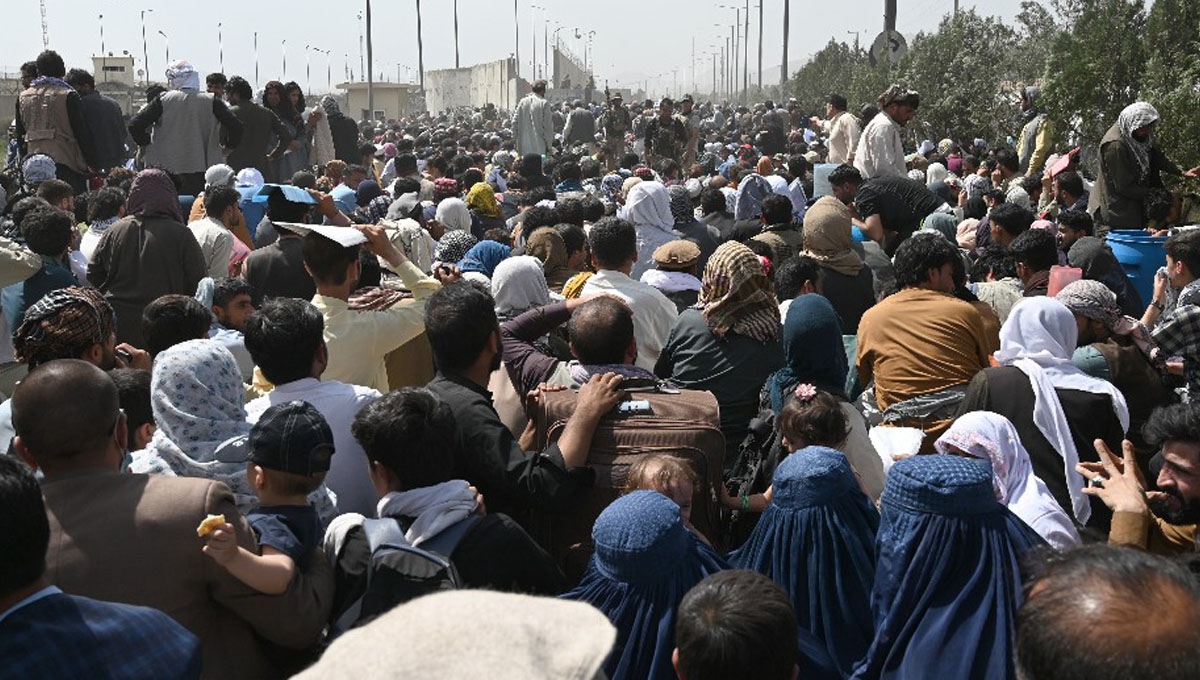 Talibanes culpan a EU del caos en el aeropuerto de Kabul