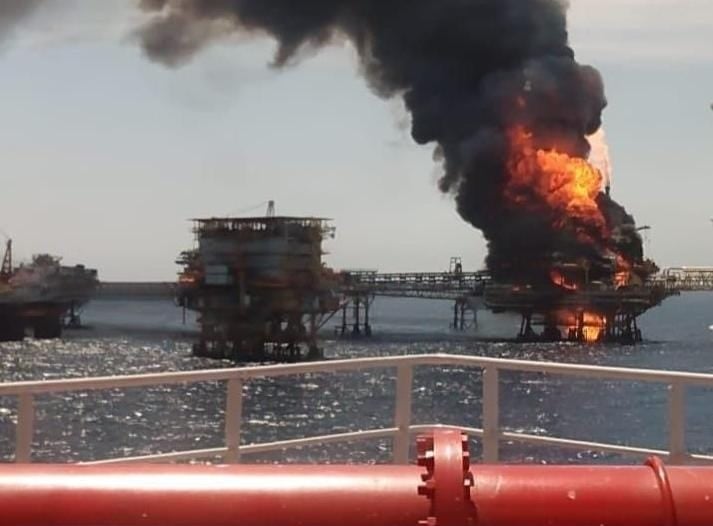 Explosión en plataforma Ku-Alfa de Pemex deja más de 25 obreros lesionados en Campeche