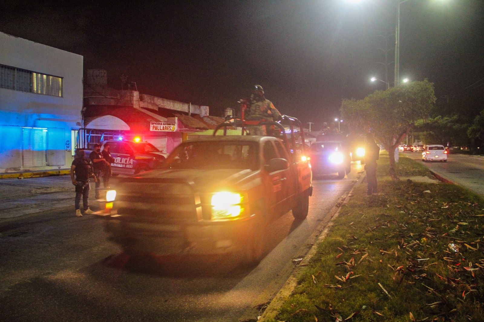 Autoridades realizan operativo 'Vive Seguro' en avenida Kabah de Cancún