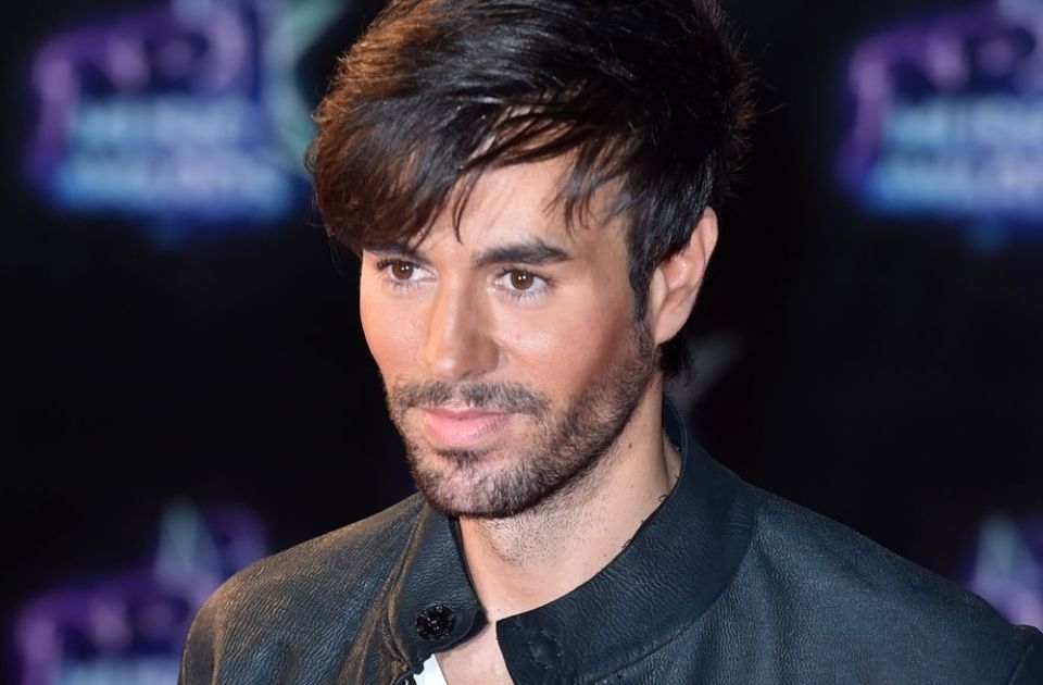 Enrique Iglesias está de luto por la muerte de un querido familiar