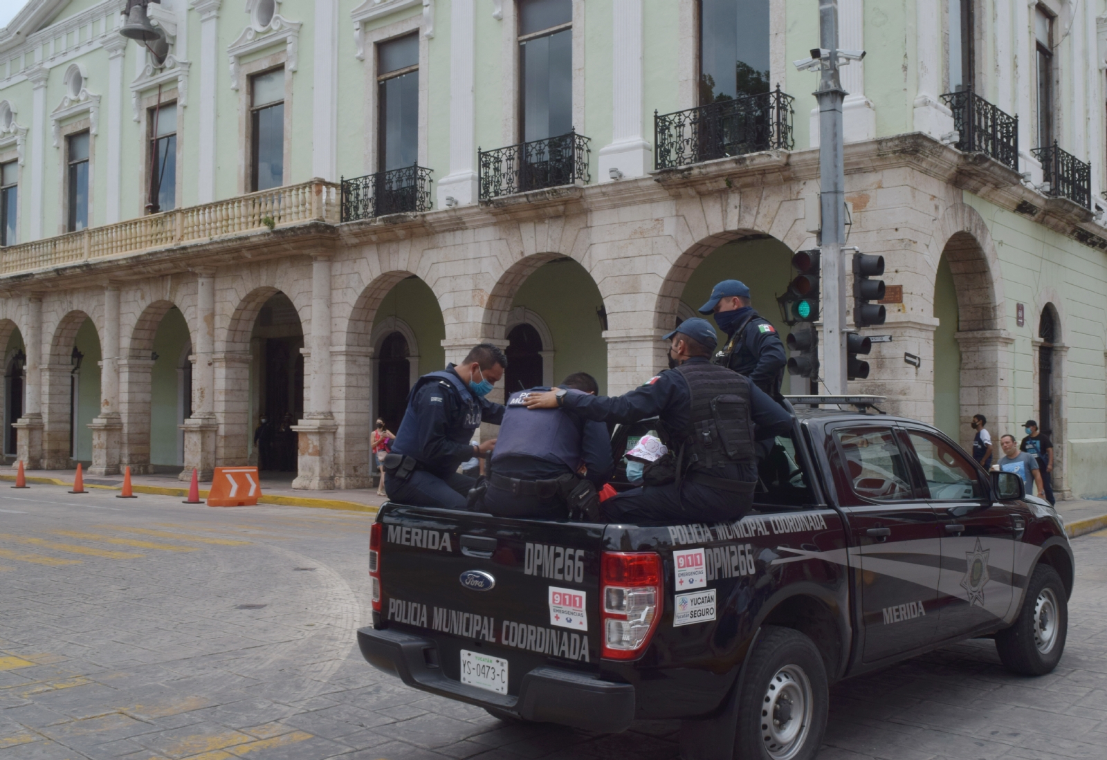 De 13 rubros que analizaron en la encuesta, entre los peor calificados fue el combate a la corrupción, aunque en primer lugar prevalece la inconformidad en el bacheo de calles