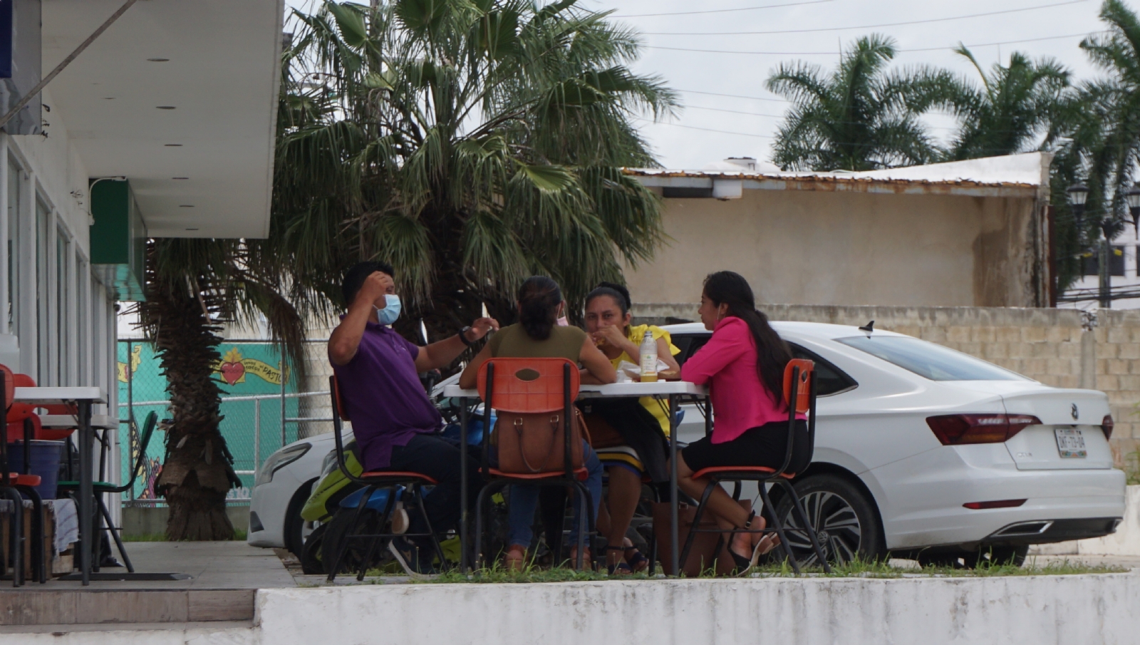 Restringen aforo en comercios de Campeche por ola de contagios de COVID-19