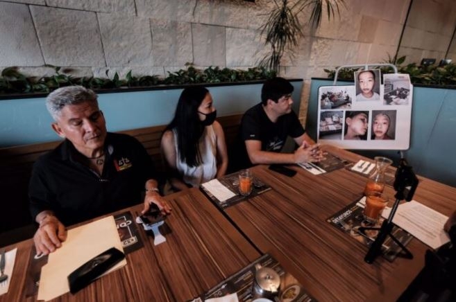 Retienen a cuatro familias procedentes de Asia en el aeropuerto de Cancún; denuncian irregularidades