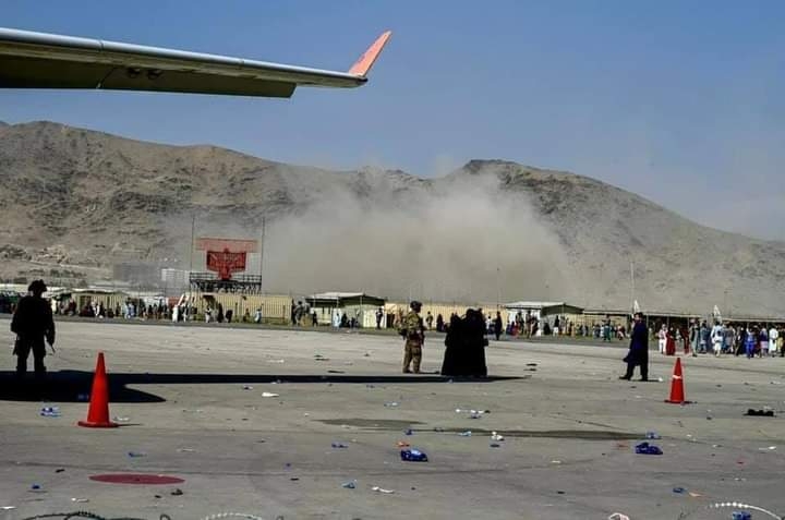 Así fue la explosión del aeropuerto de Kabul, Afganistán: VIDEO
