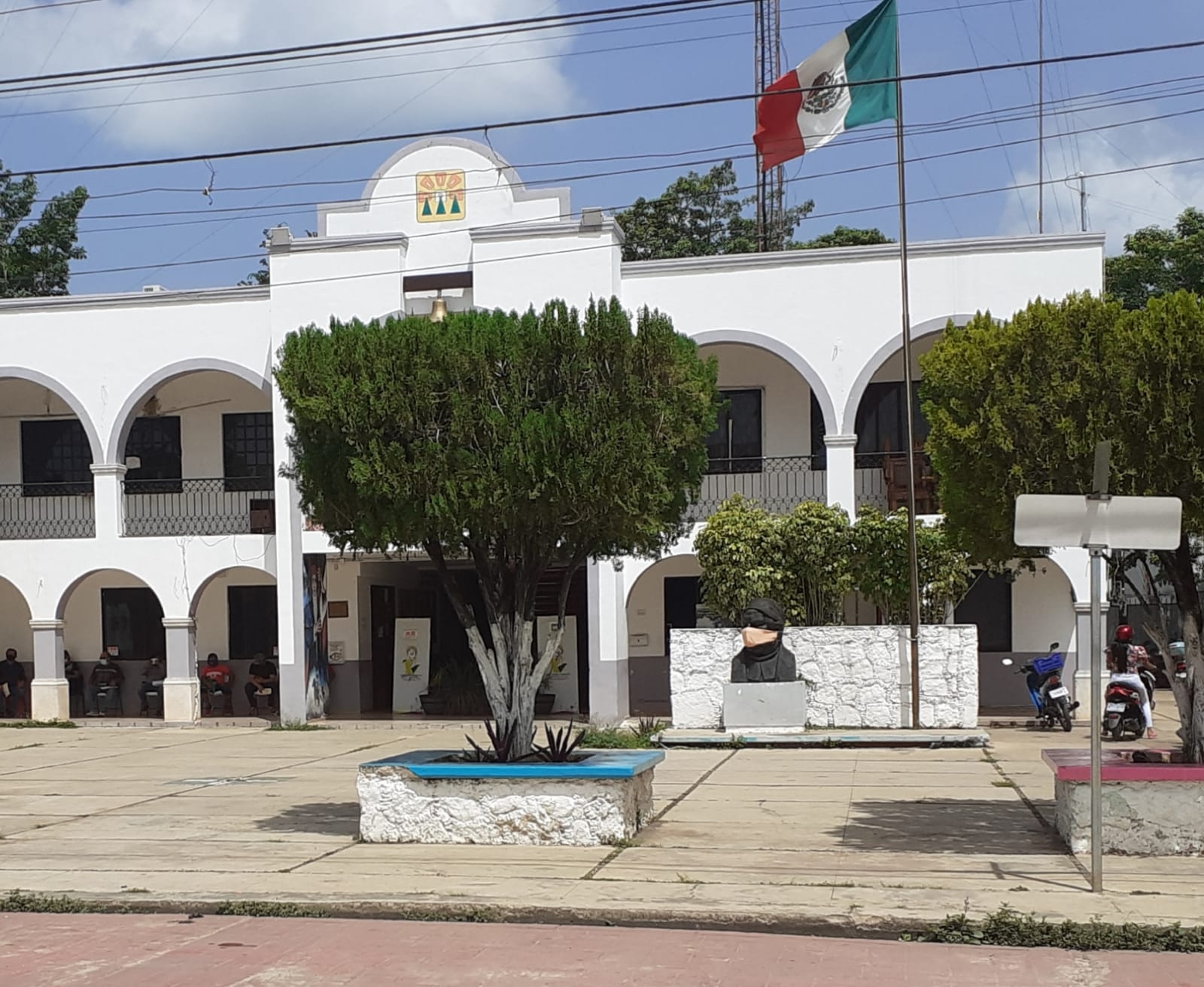 No solamente el Palacio Municipal no cuenta con luz sino también otras dependencias del municipio como el Centro cultural