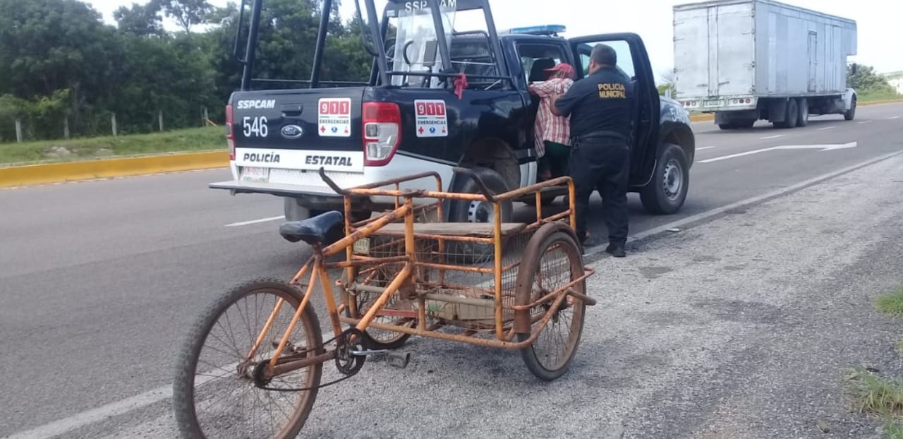 El hombre viajaba a bordo de su triciclo con rumbo desconocido