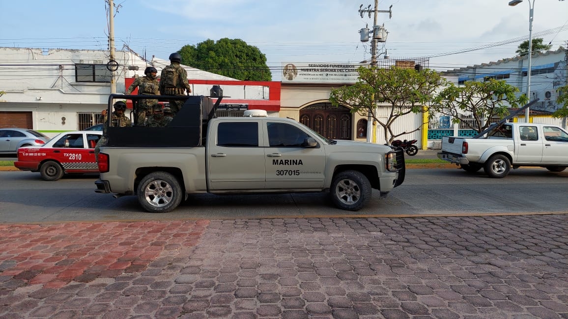 Las autoridades buscan a la persona que dejó la maleta en la calle