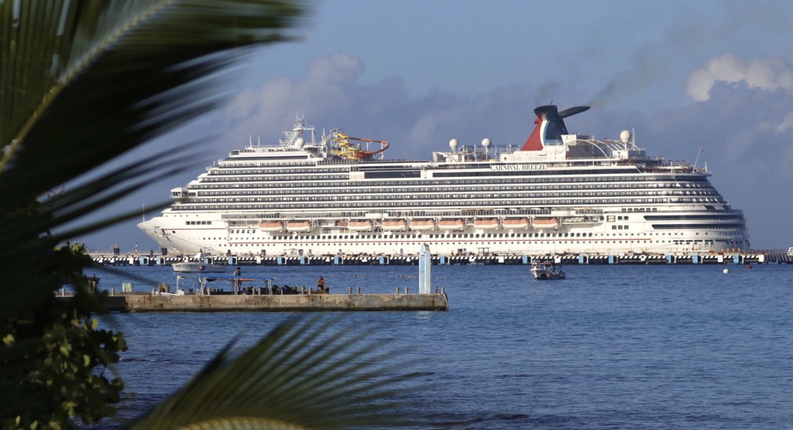 Durante la mañana de este sábado llego el noveno crucero de la semana en Cozumel, el Carnival Breeze