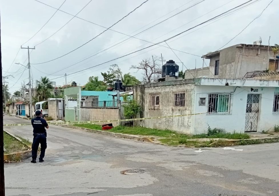 Hallan cadáver dentro de una maleta en la SM 75 de Cancún