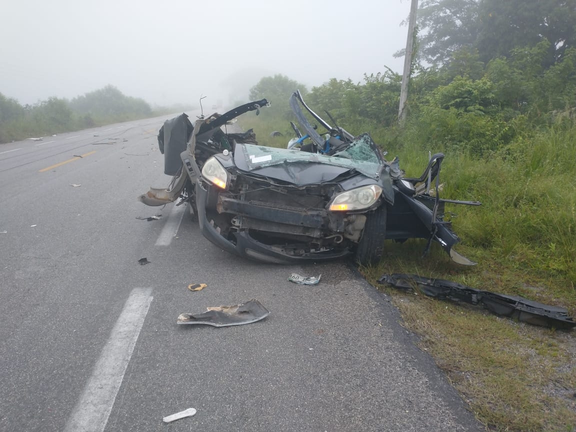 La camioneta de lujo quedó completamente destrozada