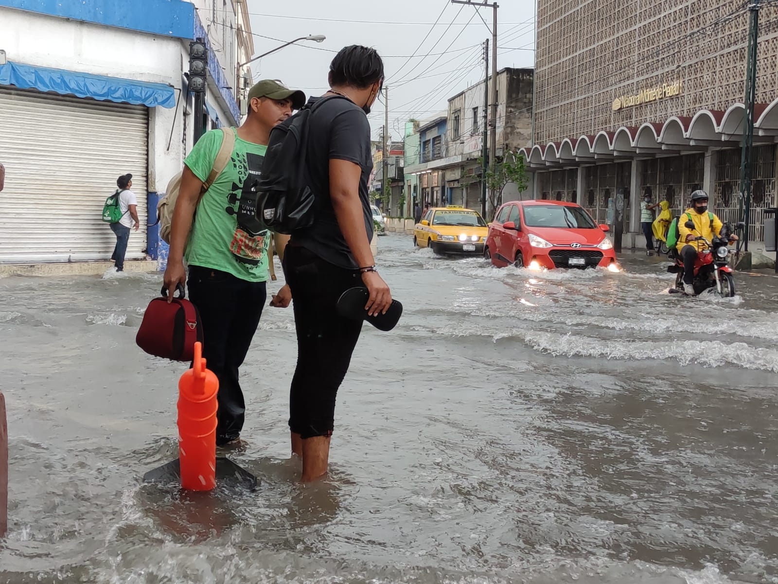 Varias calles del Centro de Mérida quedaron completamente inundadas