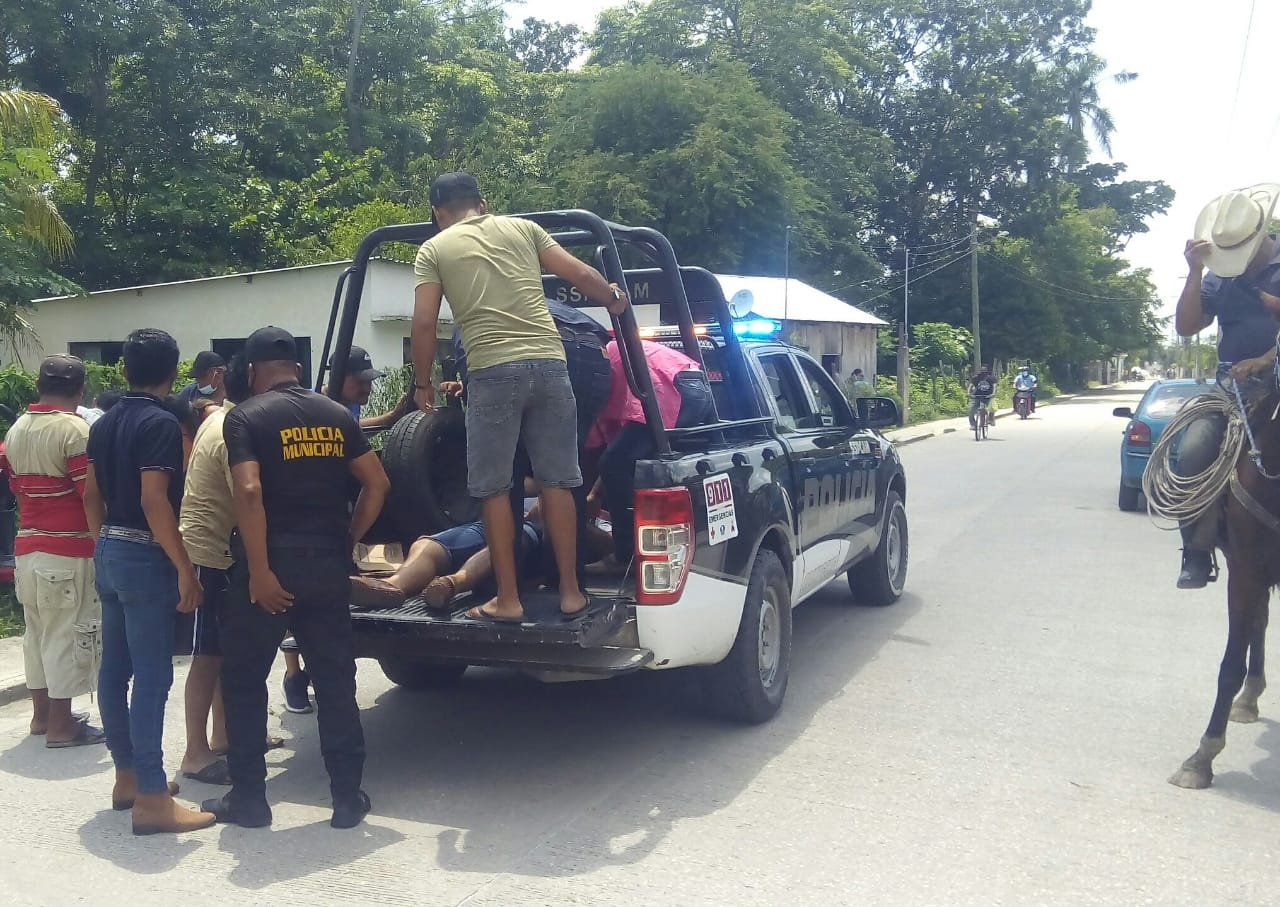 Motociclistas es hospitalizado tras caer de su moto en Palizada