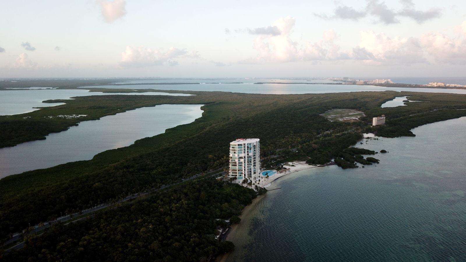 Playas de nueve municipios de Quintana Roo, en riesgo de privatización