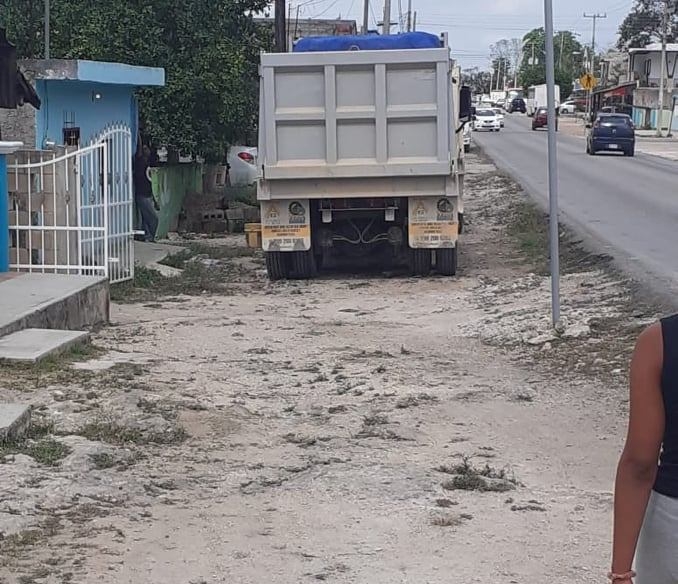 Denuncian inacción de CAPA tras fugas de agua en comunidad de Lázaro Cárdenas