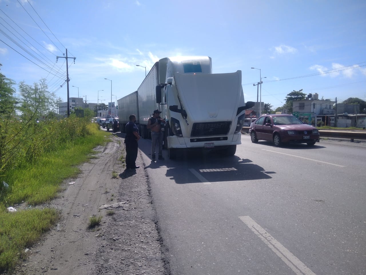 El tráiler se encontraba en una curva y quitaba la visibilidad a los conductores