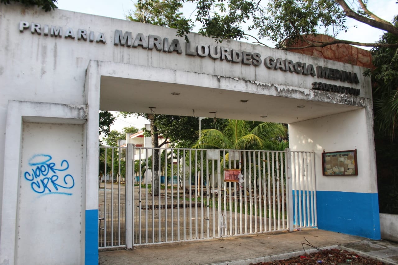 Cerradas y sin mantenimiento, lucen algunas escuelas de Cancún durante el regreso a clases: FOTO