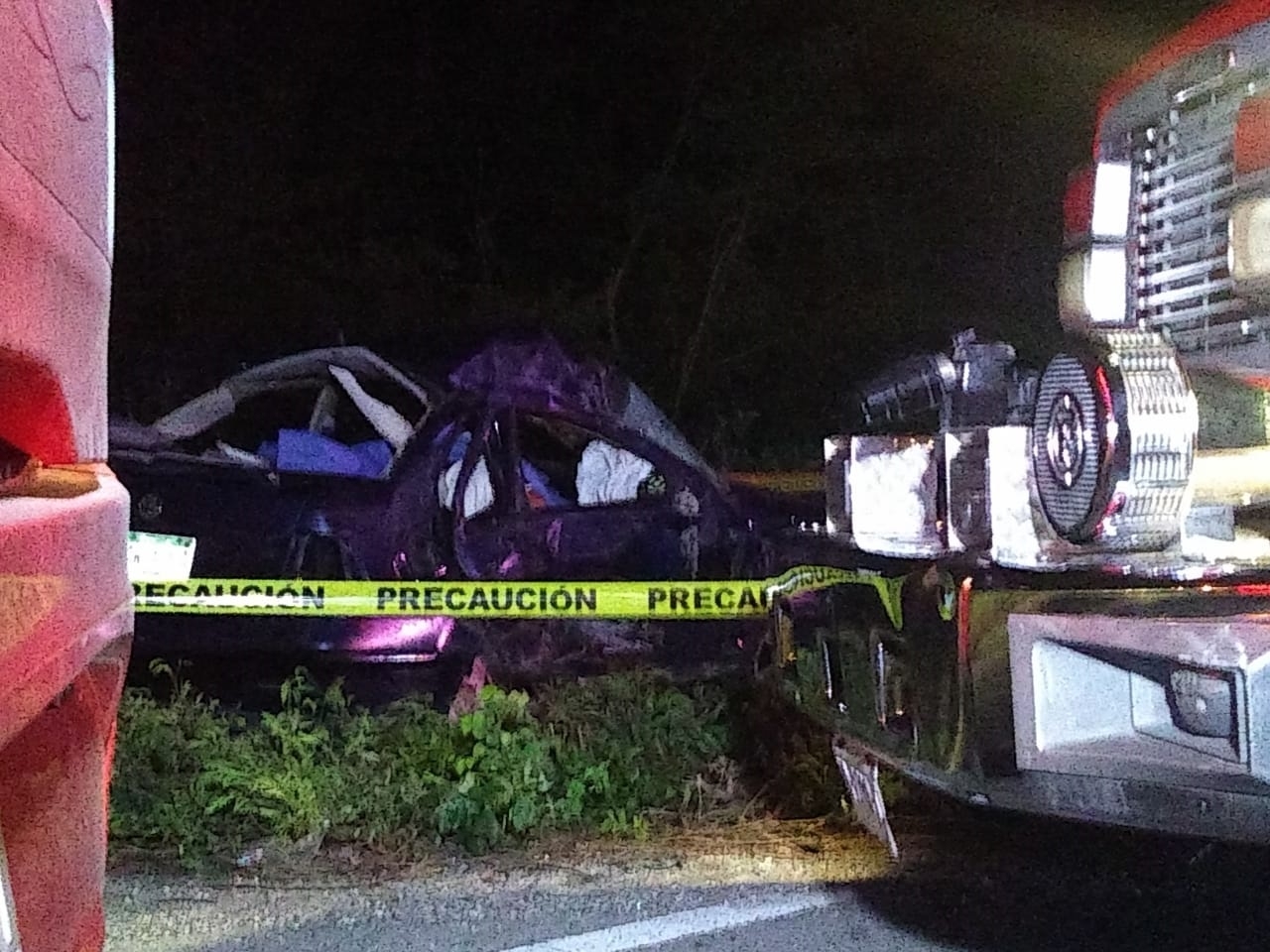 Autobús de ADO causa la muerte de dos personas sobre la carretera Mérida-Cancún