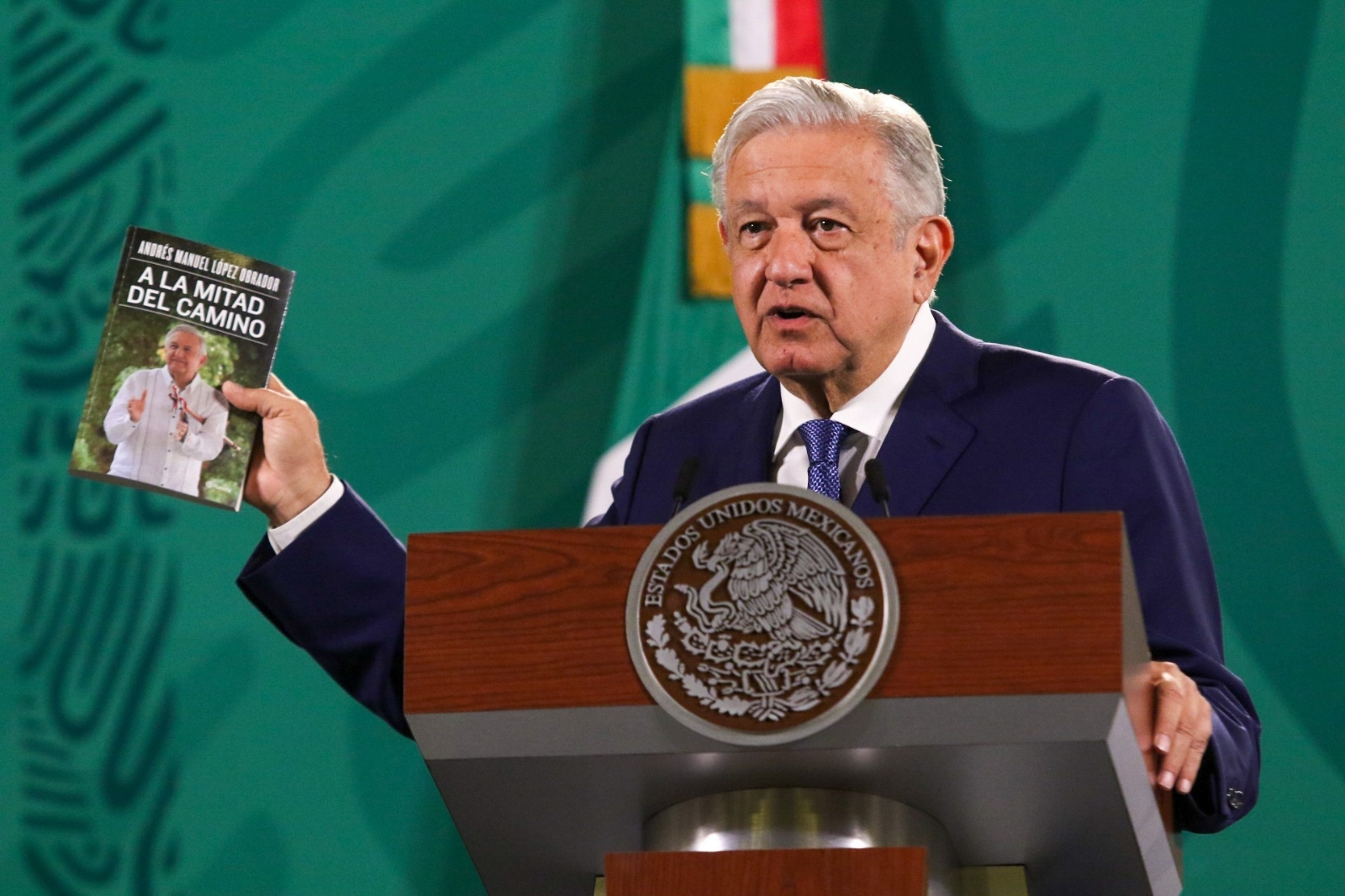 AMLO revela plática con Peña Nieto en su nuevo libro