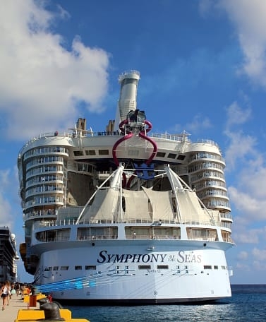 Desembarcan turistas del crucero 'Simphony Of the Seas' en Mahahual