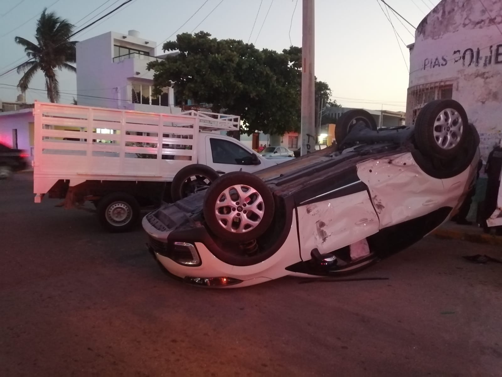 Abuelita causa volcadura en la colonia Centro, en Progreso: VIDEO