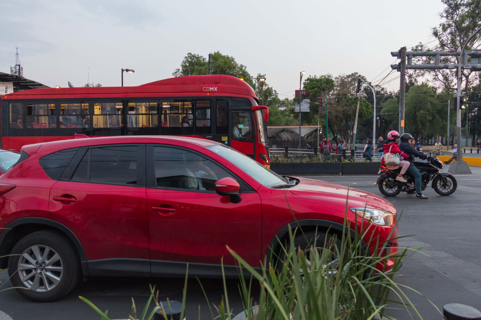 Hoy no circula: ¿Qué vehículos descansan en CDMX y Edomex el viernes 13 de agosto?